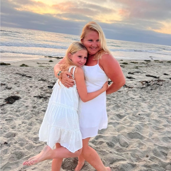 Meet your Posher, Anna Joy - Picture 2 of 3